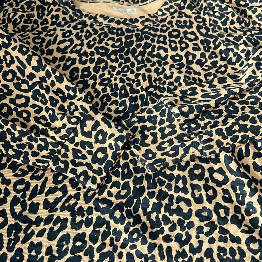 Loft Puff Shoulder Leopard Top Size Medium - Picture 9 of 10
